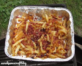 Foil Pack Cheesy Fries, Campfire Cheese Fries, Campfire French Fries, Campfire Fries, Fries On The Grill, Camper Recipes, Tipi Camping, Campfire Potatoes, Camp Cooking Recipes