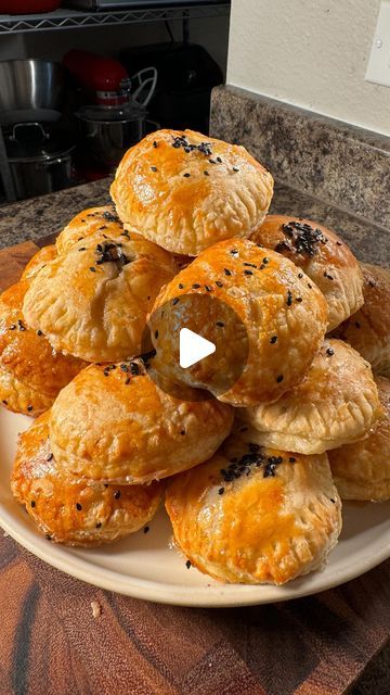 Sarah Bành on Instagram: "All việt dads love these 😂   -4 sheets puff pastry  -2 eggs, whisked in a bowl   Filling: -1 lb pork -6 oz mushrooms, chopped (I’m using wood ear mushrooms but you can use any!) - 3 scallions, chopped -2.5 Tbsp fish sauce  -1 tsp white pepper (or black pepper) -1 tsp chicken bouillon (or you can sub with soy sauce) -2 tsp sugar   Procedure:  1. Mix all fillings 2. Cut out the puff pastry with a 3inch circle, i used a cup lol 3. Lay about 1.5 tbsp of filling in the center of the circle, then lightly brush on the whisked eggs. This will act as a binder for the top layer of puff pastry and add color!  4. Add on the top puff pastry and crimp down the edges, i used a fork to press the top and bottom down. 5. Cut a tiny hole on the top for steam to exit and not explode Filling For Puff Pastry, Asian Wraps, Puff Pastry Recipes Savory, Puff Pastry Chicken, Savory Puff Pastry, Dads Love, Egg Puff, Puff Pastry Appetizers, Puff Pastry Filling