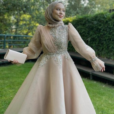 Dress Perpisahan Sekolah, Disney Princess Instagram, Hijab Dress Party, Ethereal Dress, Kebaya Muslim, Hijab Look, Muslim Style, Streetstyle Outfit, Soiree Dress