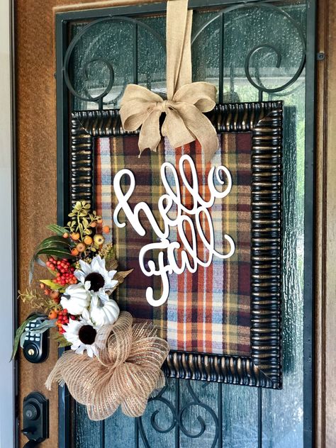 This super easy mesh bow is perfect to add to banners and wreaths. But, it can also be attached to a gift bag or present for any occasion. #southerncrushathome #easymeshbow #diymeshbow Frame Decoration Ideas, Fall Plaid Decor, Frame Wreaths, Autumn Projects, Picture Frame Wreath, Diy Picture Frame, Tree Wreaths, Square Wreath, Easy Fall Wreaths