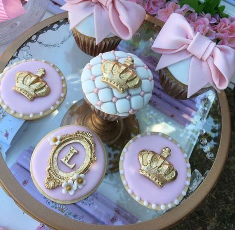 Once Upon A Time Cupcakes, Princess Cupcake Ideas, Princess Cupcakes Ideas, Princess Baby Shower Ideas, Cupcakes Princess, Princess Baby Shower Cake, Cupcake Princess, Baby Shower Princess Theme, Boys Food