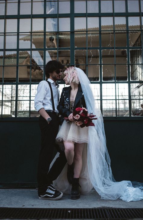 Edgy wedding photos from our blog 'Modern Industrial Wedding in Turin, Italy' Photo by Giada Joey Cazzola Wedding Dresses Rock Style, Rocker Chic Wedding Dress, Rocker Chic Wedding, Edgy Wedding Suit, Edgy Elopement Dress, Heavy Metal Wedding Dress, Alt Wedding Outfits, Wedding Hair Edgy, Chaotic Wedding Photos