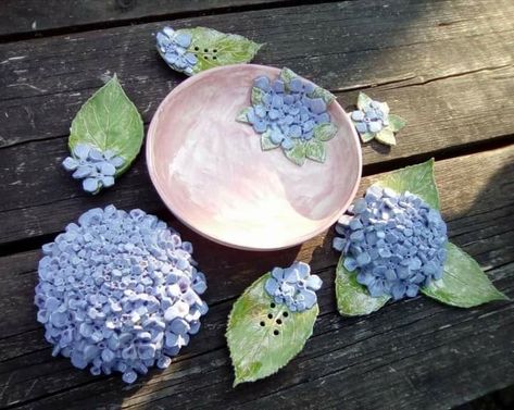 Hydrangea Pottery, Hydrangea Ceramic, Ceramic Hydrangea, Clay Hydrangea, Clay Wall Art, Clay Diy Projects, White Ceramic Vases, Hand Built Pottery, Textured Canvas Art