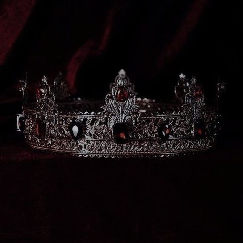 Tiara, Books Wattpad, Wattpad, Crown, Velvet, Books, Red, Silver, Black