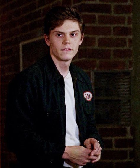 American Horror Story, Asylum, Kit Walker - ENFP http://funkymbtifiction.tumblr.com/post/99403880549/midnight-in-paris-gil-pender-enfp Ahs Asylum, Evan Peters American Horror Story, Kit Walker, Tate And Violet, Peter Maximoff, Tate Langdon, Peter Quill, Jim Caviezel, Evan Peters