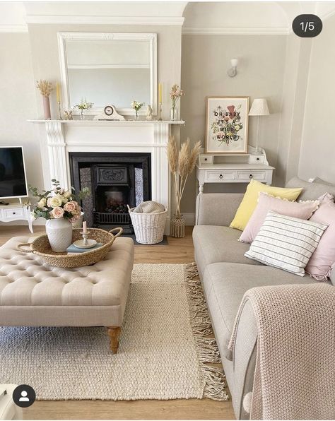 Cream Sofa Living Room, Cozy Bedroom Aesthetic, Chunky Jute Rug, Pastel Living Room, Cottagecore Spring, Cream Living Rooms, Luxe Living Room, Spring Interiors, Living Room Decor Neutral