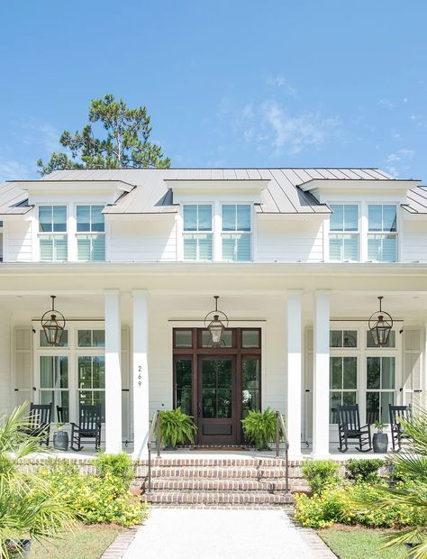 Coastal Farmhouse Exterior, Palmetto Bluff Homes, Exterior Beach House, French Country Exterior, A Walk In The Woods, Palmetto Bluff, Barn Style House, Commercial Architecture, Farmhouse Exterior