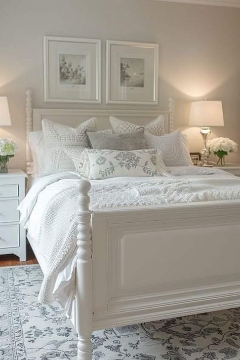 Bedroom With All White Furniture, Vintage Bedroom White Furniture, White Bedroom Furniture Ideas, Modern White Bedrooms, Minimalist White Aesthetic, White Bedroom Walls, White Furniture Bedroom, Bedroom Female, White Bedroom Decor Ideas