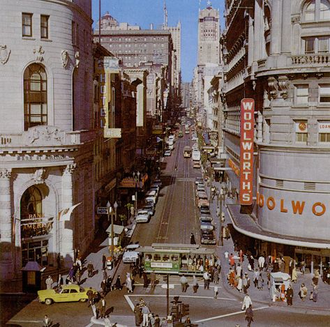 Powell Street at the bottom of Nob Hill, circa 1965 #SanFrancisco #vintage #retro San Francisco Streets, California History, Living In San Francisco, San Fran, Street Photo, San Francisco Bay Area, Street Scenes, Best Cities, Countries Of The World