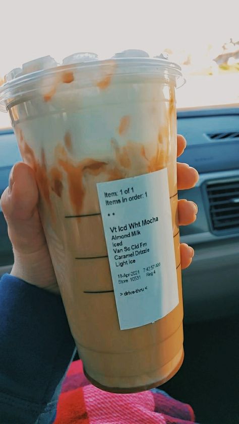 Oatmilk Latte, Free Starbucks Gift Card, Starbucks Secret Menu Recipes, Cold Starbucks Drinks, Starbucks Drinks Diy, Secret Starbucks Recipes, Iced Starbucks Drinks, Coffee Recipes Starbucks, Healthy Starbucks Drinks