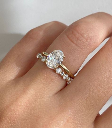 Gold Oval Engagement Ring With Wedding Band, Gold Engagement Ring And Wedding Band, خواتم خطوبة, Pretty Engagement Rings, Dream Wedding Ring, Engagement Inspo, Cute Engagement Rings, Gold Engagement, Future Engagement Rings