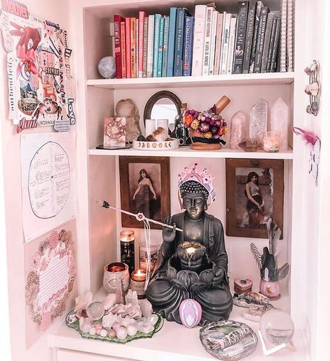 Zenful London Co. on Instagram: “Only a tiny bit obsessed with @downhomemystic recent Altar refresh. 🤍🔮🌸💗🧡🌿🌙✨🕯 ・・・ ✨📿💎🔮🕯 REPOST...Altar Refresh How often do you refresh…” Altar For Small Space, Discreet Altar Ideas, Witch Altar Inspiration Bedroom, Personal Altar Ideas, Small Altar Ideas Witch, Mini Altar Ideas, Bookshelf Altar, Manifestation Altar, Altar Table Ideas