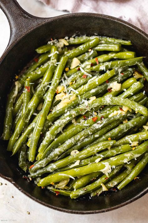 Best String Bean Recipe, Dinner Green Beans, Green Bean Recipes Skillet, Pan Green Beans, String Bean Recipes, Cast Iron Skillet Recipes Dinner, Green Beans With Garlic, Garlic Green Bean Recipes, Beans Image