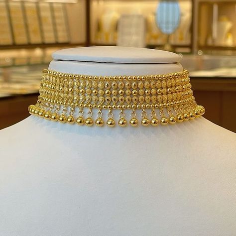 Gold Set Design 2024, Chokar Design Jewelry In Gold, Gold Choker Necklace Indian Bridal, Gold Choker Set, Silver Bengal, Indian Gold Jewellery Design, Small Earrings Gold, Silver Necklace Designs, Gold Necklace Wedding