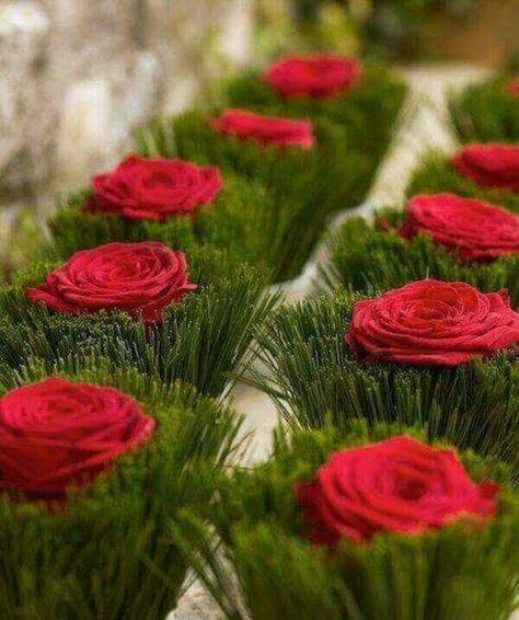 Red Rose Wedding, Rose Centerpieces, Flower Arrangements Simple, Diy Roses, Wheat Grass, Trendy Flowers, Deco Floral, Floral Centerpieces, Ikebana