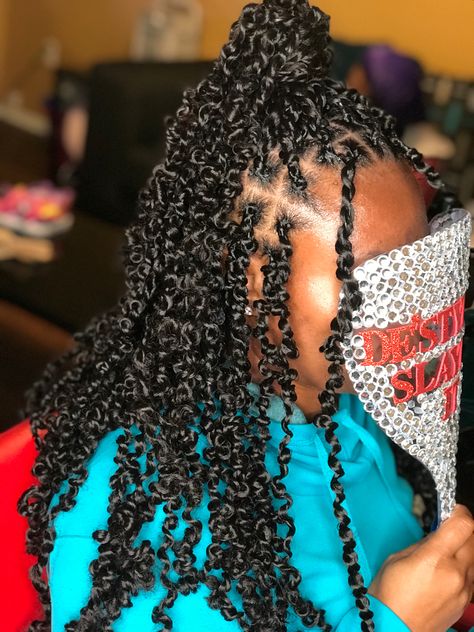 Small Passion Twist 🔥 Small Passion Twists Hairstyle, Small Passion Twists, Mini Passion Twists, Work Braids, Feed In Braids Ponytail, Extension Styles, Senegalese Twist Hairstyles, Passion Twists, Pretty Braids