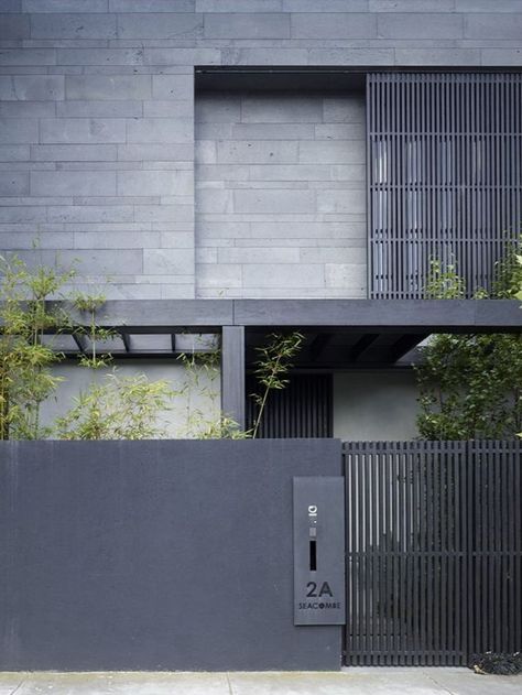 Seacombe Grove House-B.E Architecture-09-1 Kindesign Pagar Modern, Tor Design, Architectural Orders, Exterior Wall Cladding, Modern Fence Design, Modern House Facades, House Gate Design, Modern Fence, Metal Fence