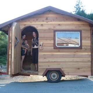 home made trailer / tiny house Rustic Tiny House, Tiny House Camper, Diy Tiny House, Tiny Camper, Tiny House Trailer, Building A Tiny House, Tiny Cabins, Tiny Cabin, Green Valley