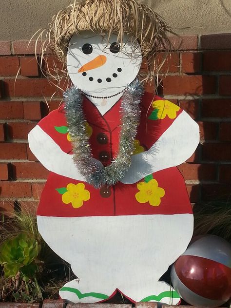 Mele Kalikimaka Beachy Christmas Decor Diy, Mele Kalikimaka Christmas Decorations, Bleacher Decorations, Mele Kalikimaka Christmas Party, Kk Gifts, Christmas In July Crafts, Luau Christmas, Christmas Luau, Tiki Christmas