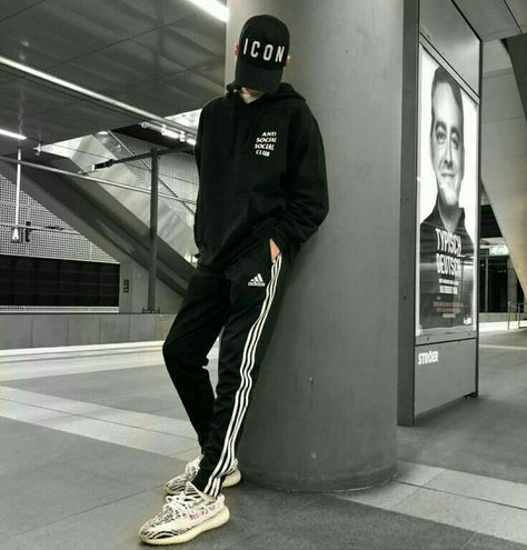 Follow me for more pins of street wear style | Adidas Yeezy Boost 350 Yeezy Boost 350 Outfit Men, Yeezy Boost 350 Outfit, Street Wear Style, Yeezy Outfit, Black Outfit Men, Hypebeast Fashion, Techwear Fashion, Streetwear Inspiration, Casual Menswear