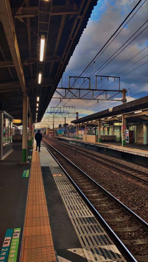 Train Station Wallpaper, Perspective Drawing, Beautiful Landscape Wallpaper, Craft Studio, Train Travel, Landscape Wallpaper, Black Box, Train Station, Railroad Tracks