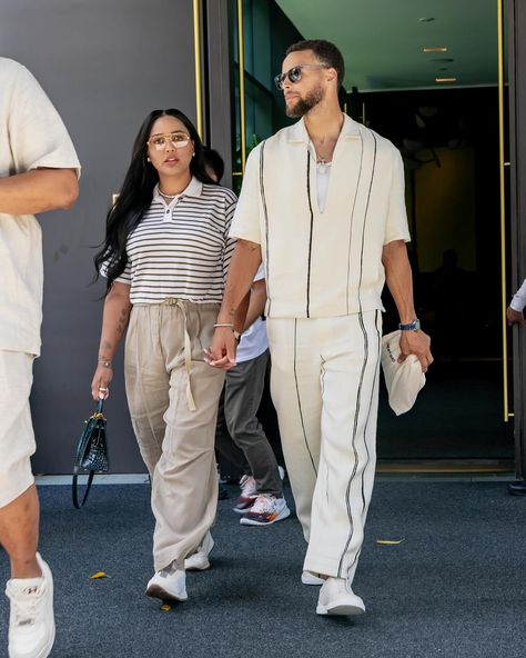 saturday w the curry’s. (📸: @thehapablonde) Steph And Ayesha Curry, Steph And Ayesha, Clothing Rack Display, Thrifted Clothing, Ayesha Curry, Old Clothes Refashion, Outfits Vintage, Dog Clothes Patterns, Sports Hairstyles