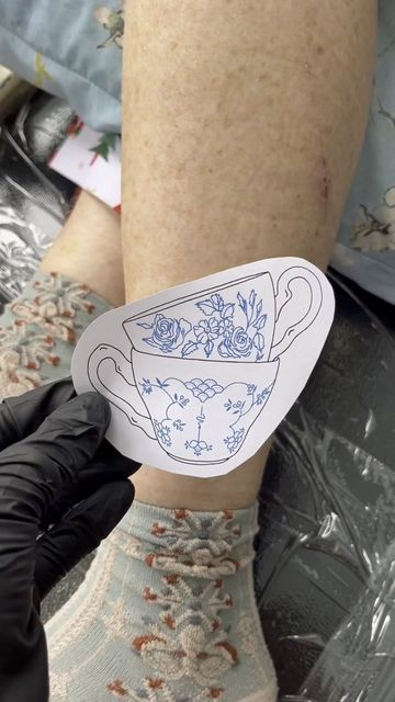 ☆ Kale™️ ☆ on Instagram: "Snow day session w mama ❄️✨ this custom is based on two of her favorite teacups that we have in the house 🌟 • • • • • #tattoo #uktattoo #nonbinary #finelinetattoo #teacuptattoo #bluetattoo #queertattooartist #lgbt #theythem #tattooinspo #tattoouk" Blue Teacup Tattoo, Chipped Tea Cup Tattoo, Vintage Cake Tattoo, Porcelain Tattoo, Tea Cup Tattoo, Skin Doodles, Tea Tattoo, Teacup Tattoo, House Tattoo