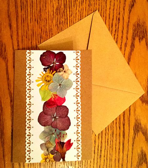 Dried pressed flower card Pressed Flower Notecards, Cream Flower, Pressed Leaves, Dry Flower, Flower Card, Cream Flowers, Birthday Cards Diy, Pressed Flower, Floral Cards