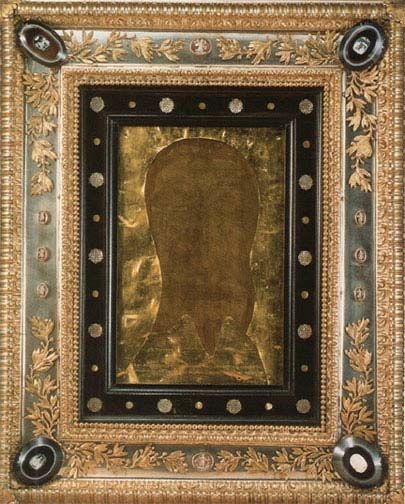 Veil of Veronica at St. Peter's Basilica in the Vatican. Early writers maintain the icon's genuineness. St. Bridget, the visionary mystic, reproved anyone who doubted its authenticity. In 1849 the Holy Veil was exposed to the public and a three-hour manifestation occurred where the veil became engulfed with a soft light while the face assumed a tinge of color and shone forth as though it were alive. It attracted crowds of witnesses who testified to the fact. Jesus Optical Illusion, Holy Lance, Veil Of Veronica, Bible Evidence, Planer Organisation, St Veronica, Kunsthistorisches Museum Wien, Life Of Jesus Christ, Crucifixion Of Jesus