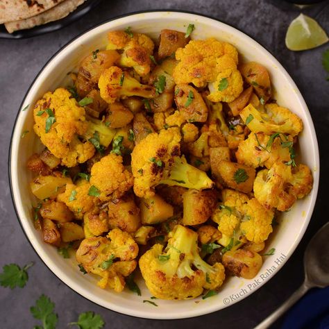 North Indian Vegetarian Recipes, Aloo Gobi Recipe, Gobi Recipe, Dal Rice, Gobi Recipes, Aloo Gobi, Family Meal Planning, Vegetarian Recipe, Chapati