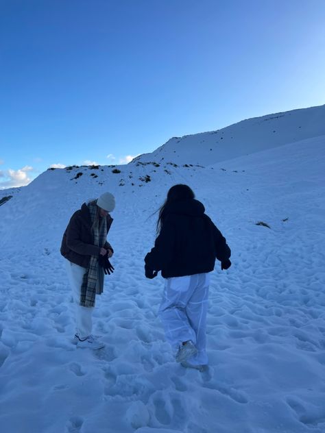 Snow Season Aesthetic, Snow Town Aesthetic, New Zealand Winter Aesthetic, January Girl Aesthetic, Girls Snow Trip, Winter Trip Aesthetic, Japan Snow Aesthetic, Snow Trip Aesthetic, Queenstown Aesthetic