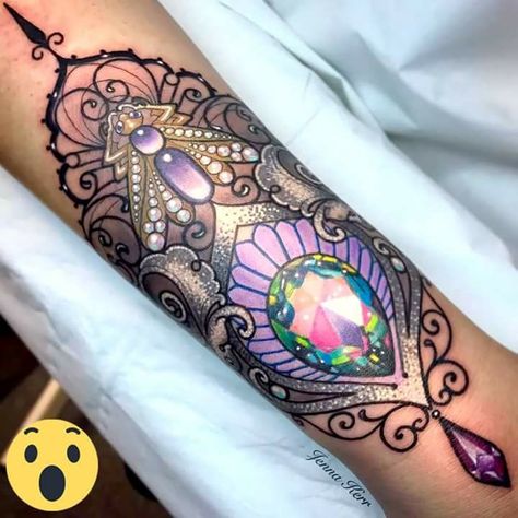 Awesome 3D gemstone tattoo Gem Tattoo Design Jewels, Gem Tattoo, Jewel Tattoo, Crystal Tattoo, Tattoo Trend, Diamond Tattoos, Muster Tattoos, Delicate Tattoo, Geniale Tattoos