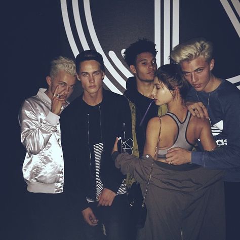 Lucky Blue Smith, Hailey Baldwin, Neels Visser, Jorden Keith & Markel Williams Markel Williams, Backwards Cap, Neels Visser, Blue Smith, Lucky Blue Smith, Fotografi Digital, Lucky Blue, Grey Jacket, Best Friends Aesthetic