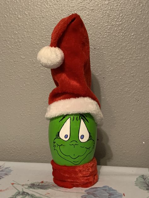 Grinch Bowling Pin, Bowling Decor, Diy Bowling Pins, Bowling Ball Crafts, Bowling Pin Crafts, Bowl Craft, Diy Bowling, House Craft, Pin Crafts