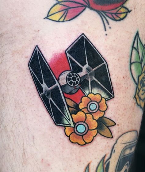 Star Wars Tattoo Sleeve, Star Trek Tattoo, Traditional Tattoo Outline, Drum Tattoo, Sailor Jerry Tattoo Flash, Traditional Tattoo Old School, Traditional Tattoo Inspiration, Nerd Tattoo, Traditional Style Tattoo