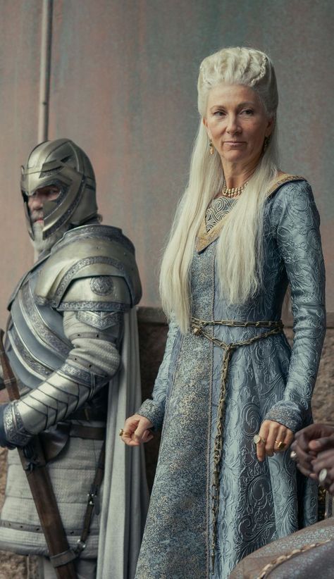 Rhaenys Targaryen, Game Of Thrones Outfits, Game Of Thrones Costumes, Eve Best, Medieval Woman, Dragon Series, Dragon Costume, Armadura Medieval, Game Of Thrones Art