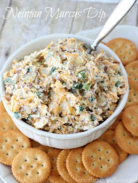 Neiman Marcus Dip, Bacon Mayo, Happy Hour Appetizers, Slender Kitchen, Cheese Cheddar, Appetizer Sandwiches, Love Of Family, Quick And Easy Appetizers, Ritz Crackers