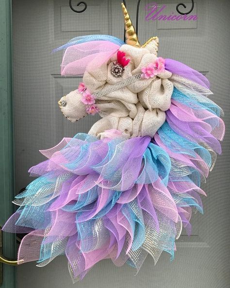 Burlap Unicorn Wreath...this is such an adorable craft for the door! Unicorn Wreath Diy, Horsehead Wreath, 3 Wreaths, Unicorn Wreath, Bedroom Wallpaper Ideas, Mesh Projects, Horse Bedroom, Horse Head Wreath, Horse Wreaths