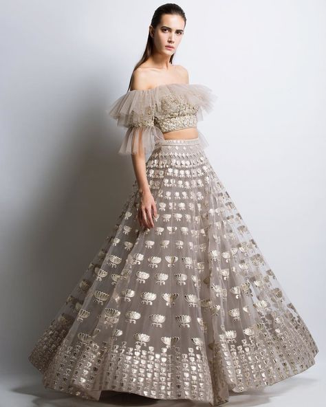 Engagement/Sagan Outfit Inspirations for Every Kind of Bride Out There! | ShaadiSaga Nude Lehenga, Gotta Patti Lehenga, Sheesh Mahal, Saree Bollywood, Lehnga Dress, Gotta Patti, Collection Couture, Red Lehenga, Indian Gowns Dresses