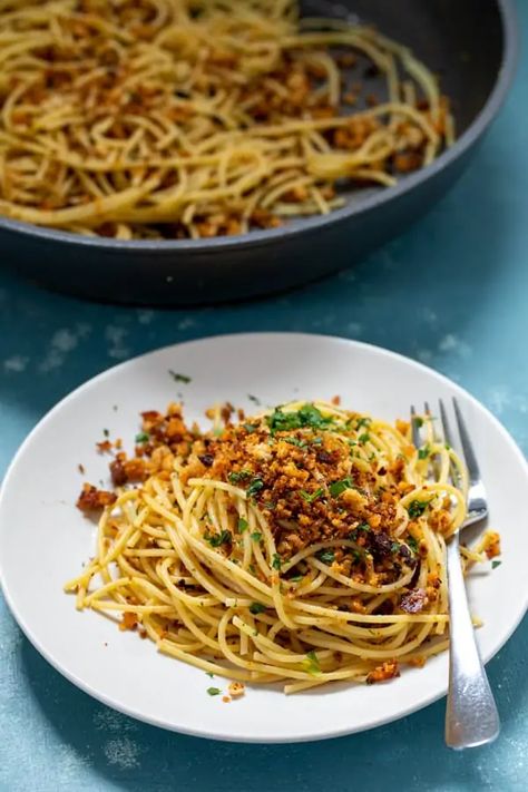 Spaghetti Bread, Lemon Pepper Pasta, Weeknight Dinner Pasta, Weeknight Pasta, Cincinnati Chili, Chili Crisp, Spice Bread, Cherry Tomato Pasta, Pepper Pasta