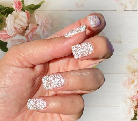 Simple Bridal Nails, Elegant Bridal Nails, Nail Art Mariage, White Lace Nails, Simple Wedding Nails, Cherry Blossom Nails, Wedding Nail Art Design, Unghie Nail Art, Temple City