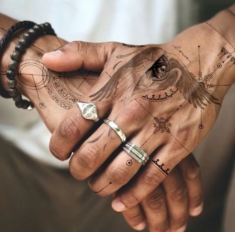 Tattoos Men Minimalist, Hand Tattoos Men, Hand Tattoo Ideas For Men, Hand Palm Tattoos, Men's Tattoo, Hand Tattoo Ideas, Tattoo Concepts, Constellation Art, Creative Tattoo