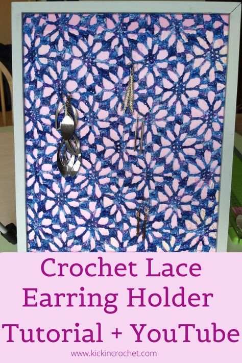 Learn how to make a DIY earring holder out of crocheted lace! A free tutorial to make the spiderweb lace is also available (including video and chart) Crochet Earring Holder, Crochet Tutorial Step By Step, Spiderweb Lace, Diy Earring Holder, Earrings Holder, Crochet Charts, Crochet Idea, Crochet Jewelry Patterns, Jewelry Wall