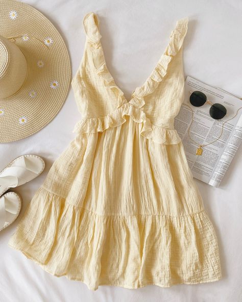 Vaca Outfits, Yellow Dress Casual, Light Yellow Dresses, Mini Dress With Ruffles, Sundress Outfit, Senior Style, Ruffled Mini Dress, Yellow Clothes, Chris Stapleton