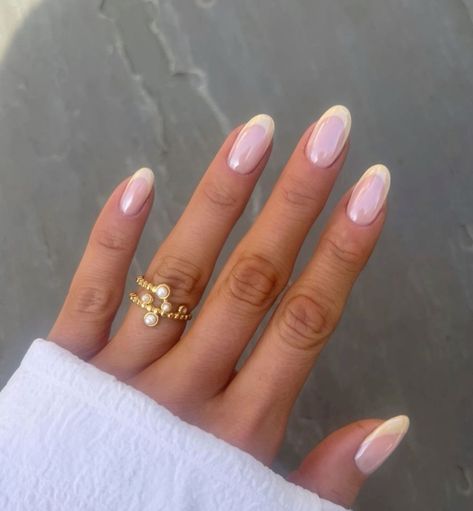 Mini Macaron, August Nails, Summery Nails, Basic Nails, Oval Nails, Neutral Nails, Yellow Nails, Dream Nails, Pretty Acrylic Nails