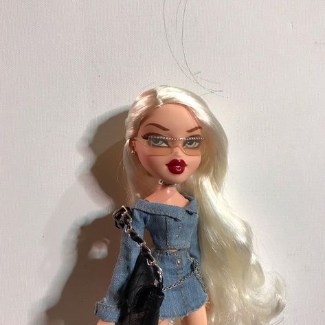 Bratz Doll Denim Outfit, Bratz Denim Outfit, Bratz Doll Halloween Costume, Groovy Fashion, Black Bratz Doll, Bratz Doll Outfits, Brat Doll, Girls Run The World, Bratz Girls