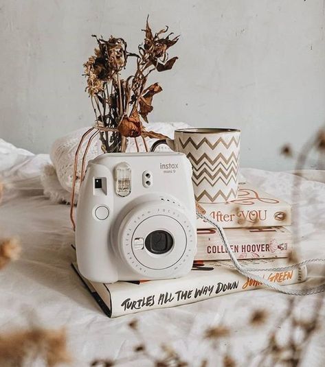 Polaroid Camera Ideas, Web Aesthetic, Camera Painting, Aesthetic Polaroid, Aesthetic Rainbow, Instax Camera, Rainbow Photography, Cute Camera, Camera Art