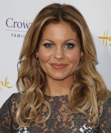 Cameron Bure Hairstyles, Candace Cameron Bure Style, Candace Cameron Bure Hairstyles, Cameron Hair, Textured Bob Hairstyles, Dark Blonde Hair Color, Blonde Hairstyle, Light Blonde Highlights, Cameron Bure