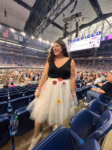 Concert Outfit Big Size, Mid Size Eras Tour Outfits, Midsize Eras Tour Outfit, Taylor Swift Outfits Plus Size, Taylor Swift Eras Tour Outfits Ideas Plus Size, Taylor Swift Concert Outfit Ideas Plus Size, Homemade Eras Tour Outfit, Plus Size Taylor Swift Outfit, Eras Tour Outfits Mom