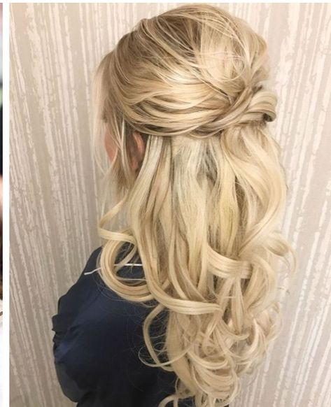 Wedding Hairstyles Short Hair, Hairstyle Bridesmaid, Half Up Curls, Kort Bob, Wedding Hair Half, Wedding Hairstyles Bridesmaid, Wedding Hairstyles Half Up Half Down, Trendy Wedding Hairstyles, Wedding Hair Down